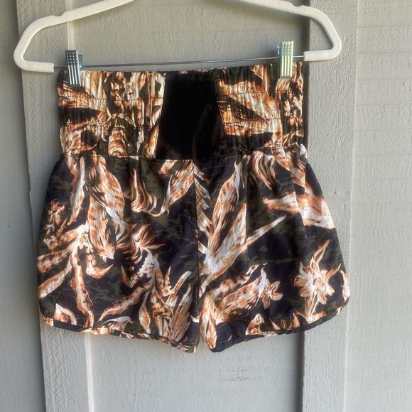 NWT - FP MOVEMENT Printed The Way Home Shorts In Black Combo - Picture 5 of 10